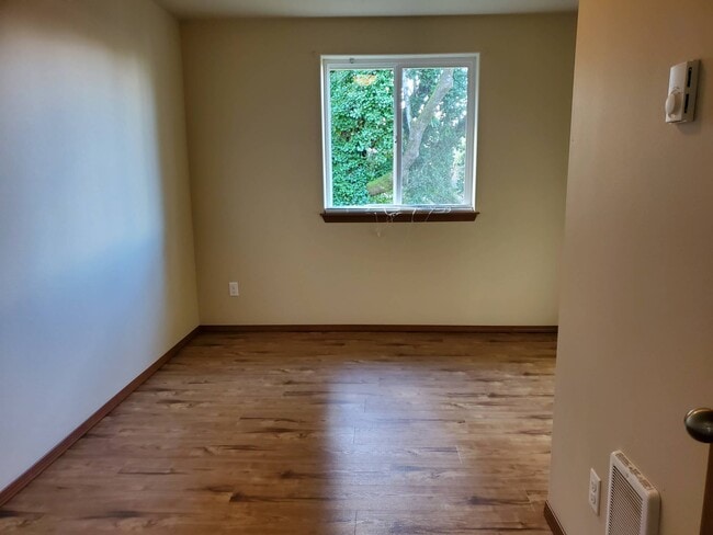 Building Photo - 421 N 3rd Ave SW