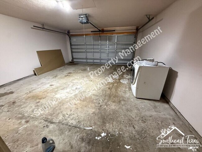 Building Photo - 7890 Jill Ln