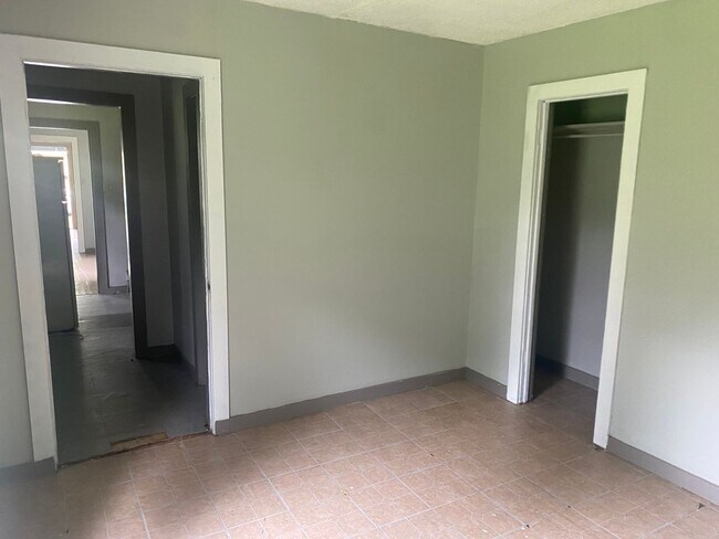 Building Photo - 458 E 71st St