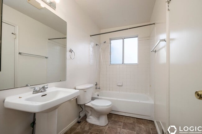 Building Photo - Great Home in Excellent Location!