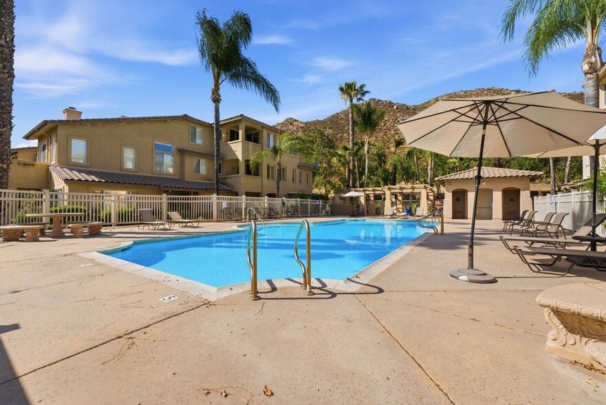 Building Photo - 3231 Dehesa Rd