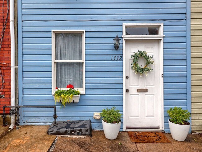Building Photo - Quaint Home in Heart of Midtown