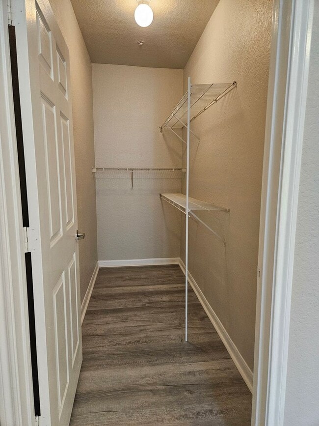 Building Photo - Beautiful Downtown Condo 2/2 Courtyard View FREE WATER/SEWER