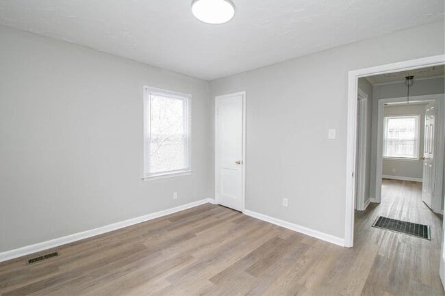 Building Photo - 703 Monroe St