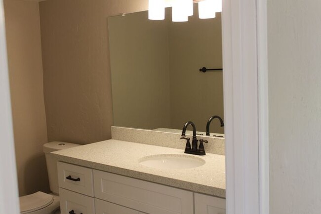 Building Photo - Beautiful Condo with two Master Suites!