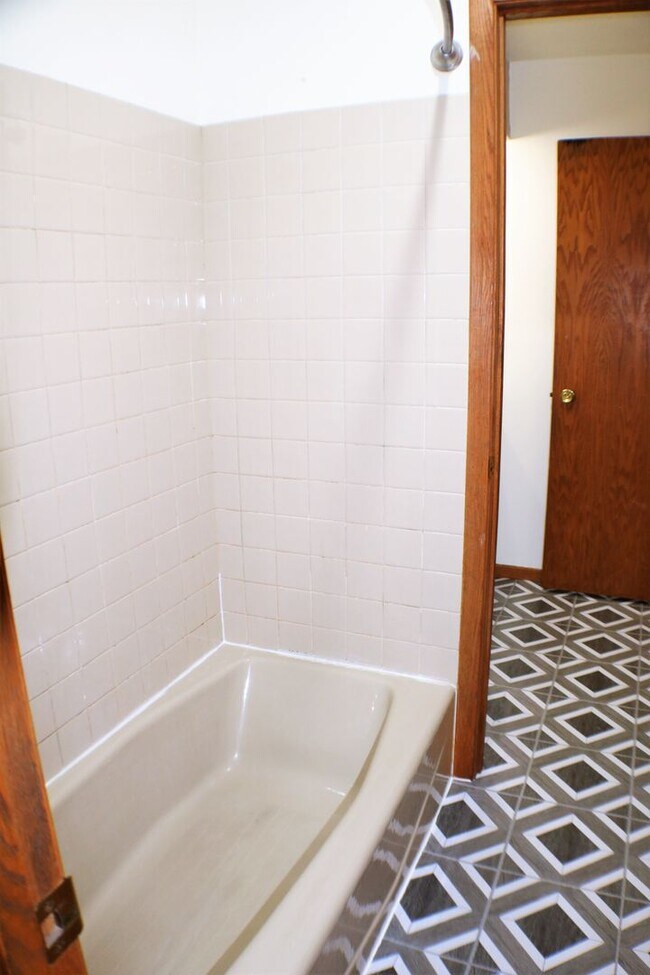 Building Photo - $1,125 | 2 Bedroom, 1.5 Bathroom 1st Floor Condo | No Pets | Sublease* | Available for August 1st...