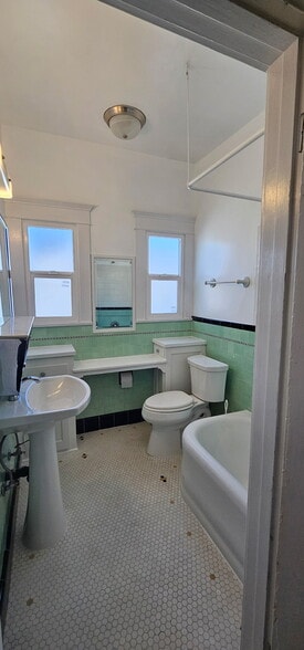 Bathroom - 218 1/2 N Kenmore Ave