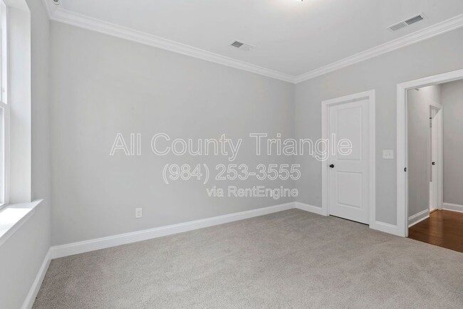 Building Photo - 504 Flip Trail