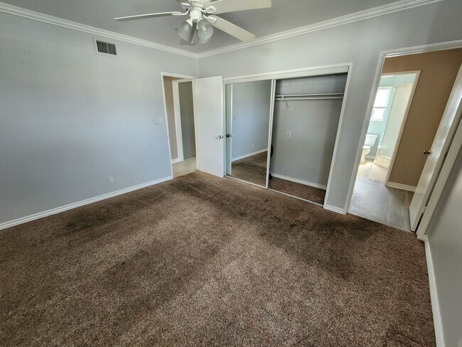 Building Photo - 14020 Faust Ave