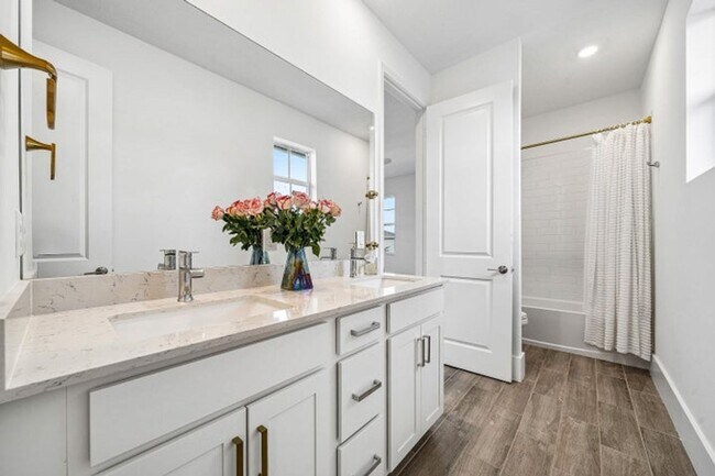 Building Photo - 655 Hookline Cir