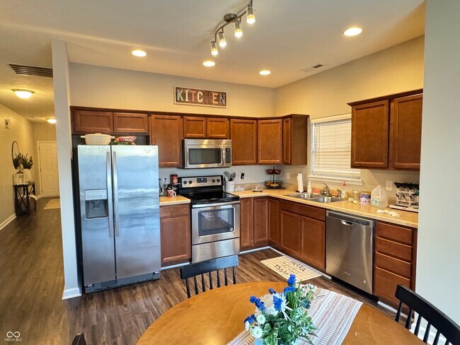 Building Photo - 914 Baden Manor Dr