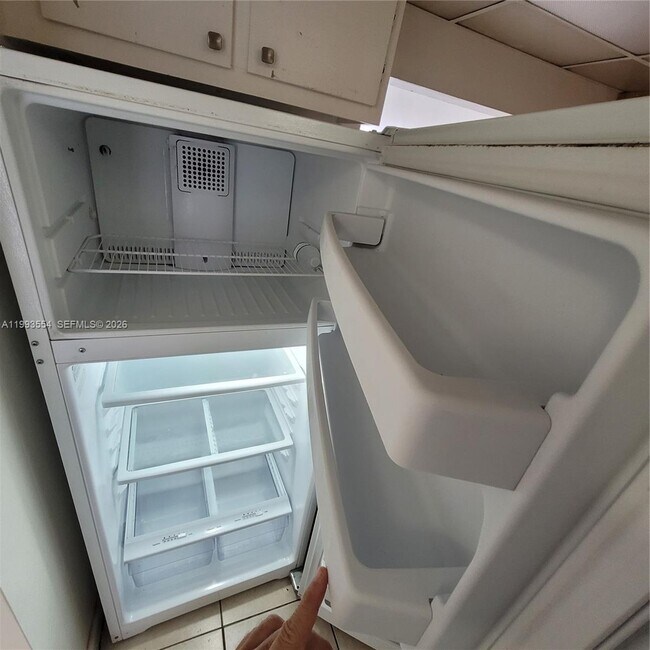 Building Photo - 10090 NW 80th Ct