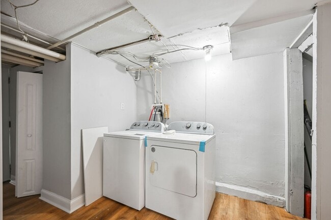 Building Photo - Newly Renovated 5BR/2BA Brownstone, Washer/Dryer