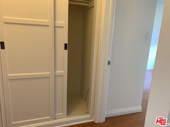 Building Photo - 1219 N Crescent Heights Blvd