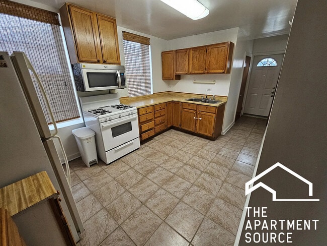 Primary Photo - 3531 W Dickens Ave