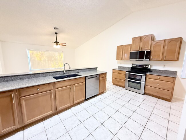 Building Photo - 5609 Descartes Cir