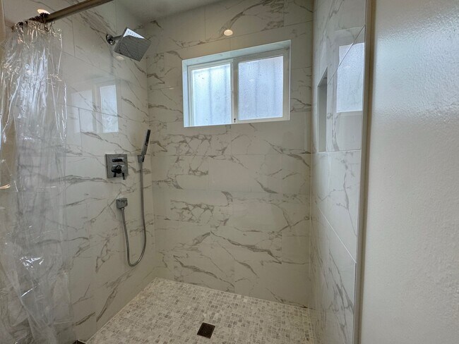 Building Photo - 900 Severus Dr