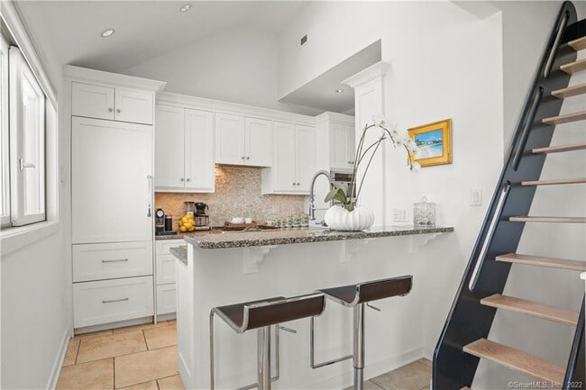 Building Photo - 4 Scofield Pl