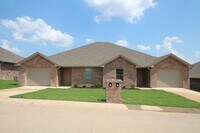 Building Photo - Beautiful 2 Bedroom, 2 Bathroom Townhome i...