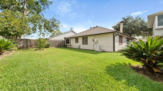 Building Photo - 2012 Sandy Knoll Dr