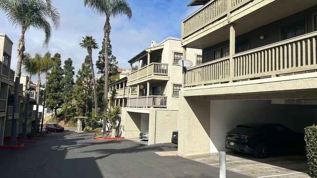 Building Photo - Top-Floor Old Town Gem with Stunning Views...