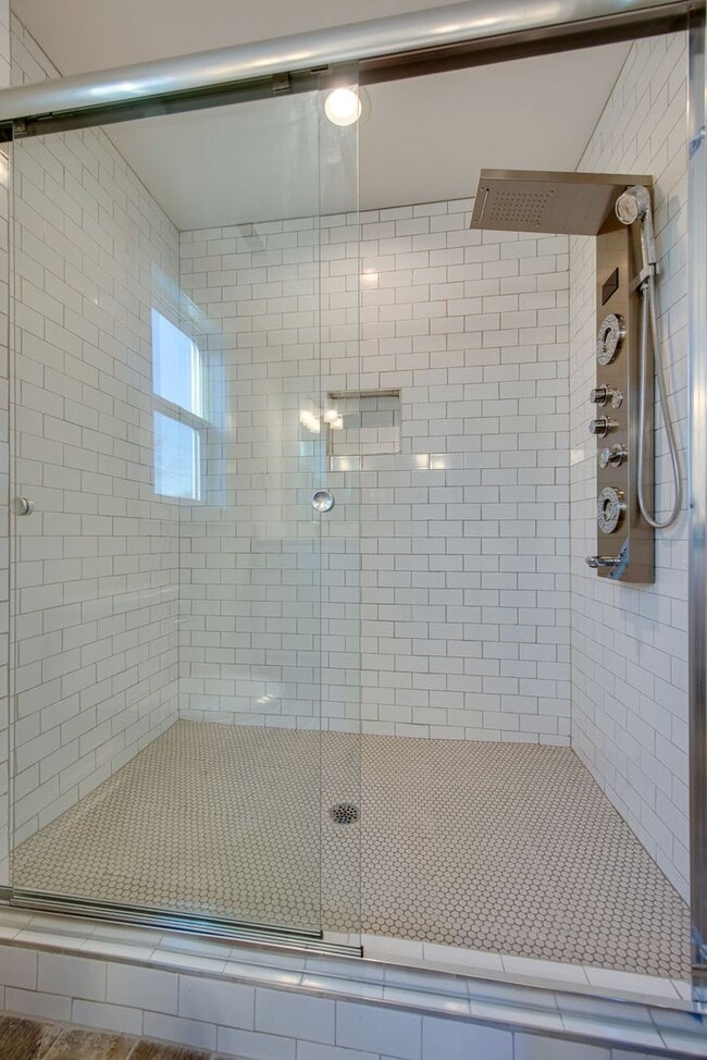 Building Photo - 515 Westboro Dr