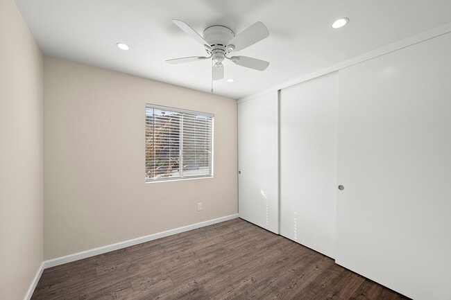 Building Photo - Spacious 4-Bedroom 2.5-Bathroom Townhome 5...