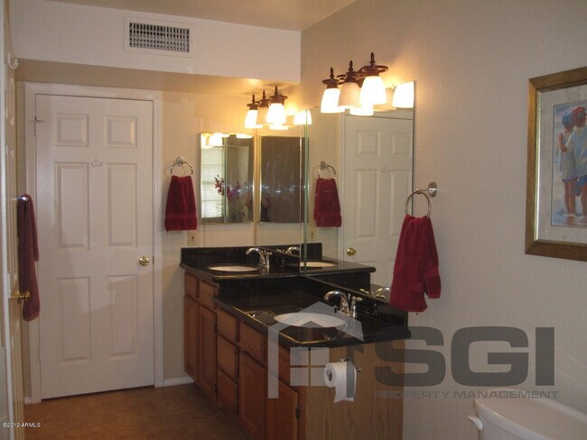 Building Photo - 1952 E Rosemonte Dr