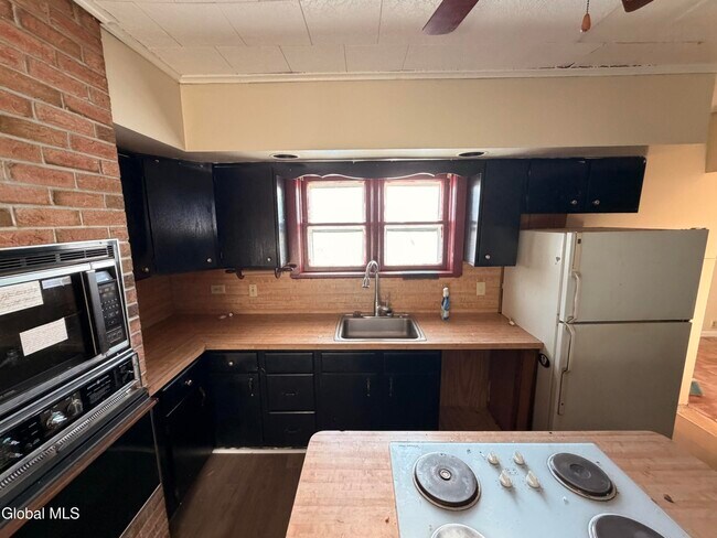 Building Photo - 8 Bayard St