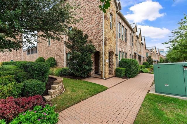 Building Photo - 7915 Parkwood Blvd