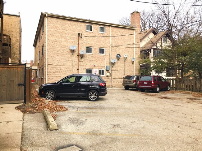 Building Photo - 828 Seward St