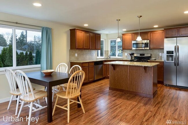 Building Photo - 511 21st Ave