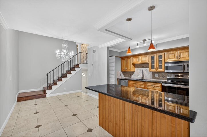 Building Photo - 382 Golfview Rd