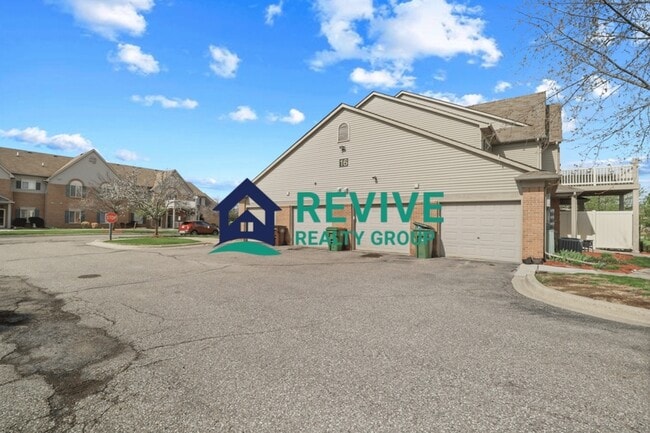 Building Photo - 15715 Parkway Ln