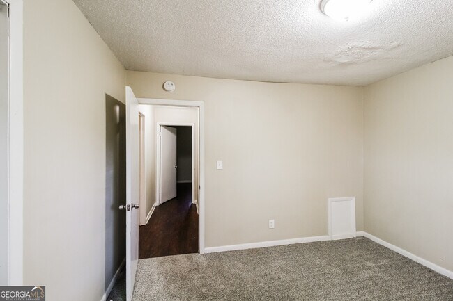 Building Photo - 5151 Hillside Dr NW