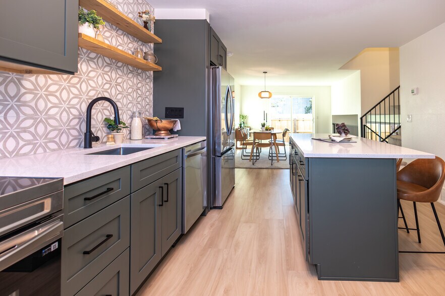 Building Photo - 5711 W 92nd Ave