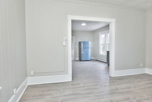 Building Photo - RENTALS AVAILABLE IN NILES