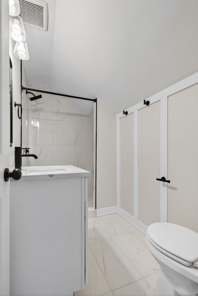 Building Photo - 741 S Jackson St