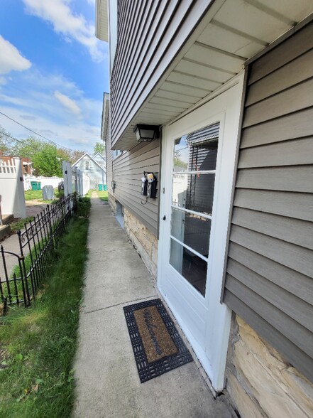 Building Photo - 600 Raub St