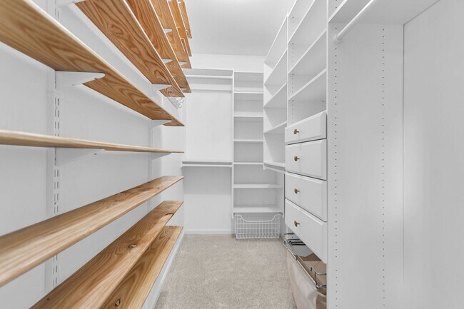 Building Photo - Coastal Convenience in the Heart of Mount Pleasant
