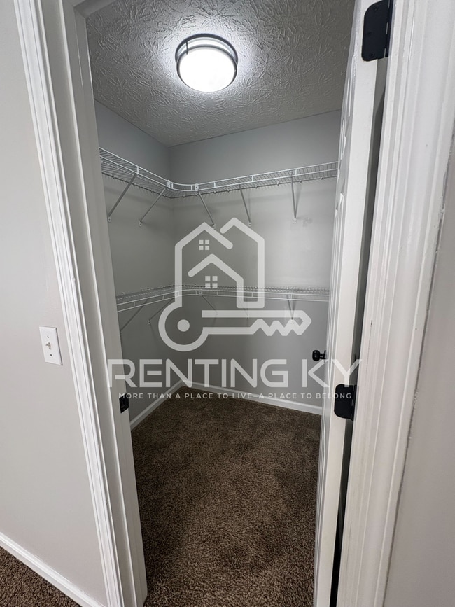 Building Photo - 2-Bed, 1.5-Bath Duplex/Townhome with Garage!