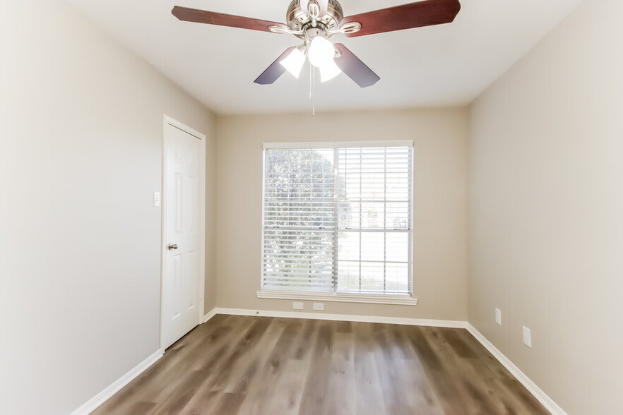 Building Photo - 18718 Timber Trace Dr