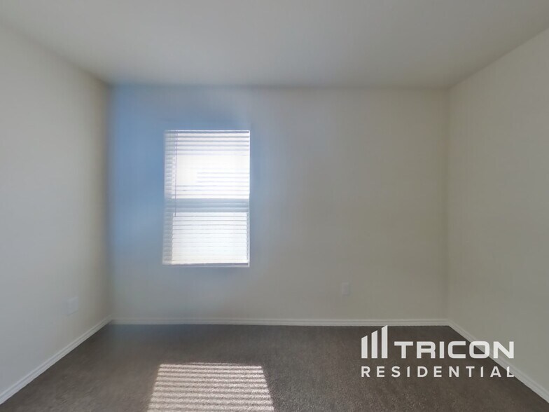 Building Photo - 1841 Acacia Dr