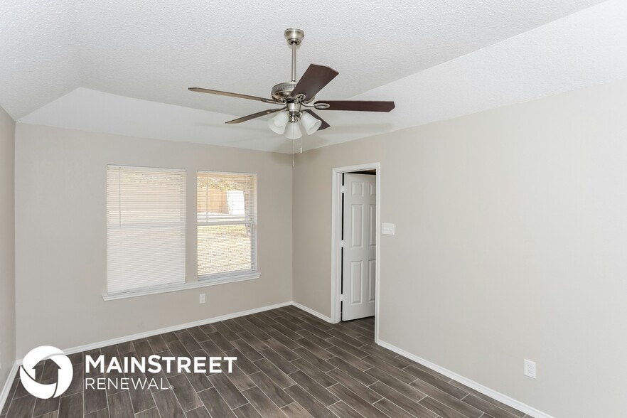 Building Photo - 703 Timberoaks Dr