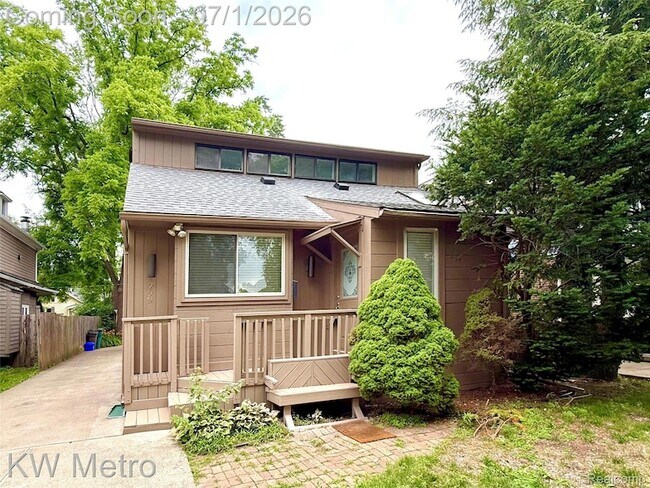 Building Photo - 799 Emmons Ave