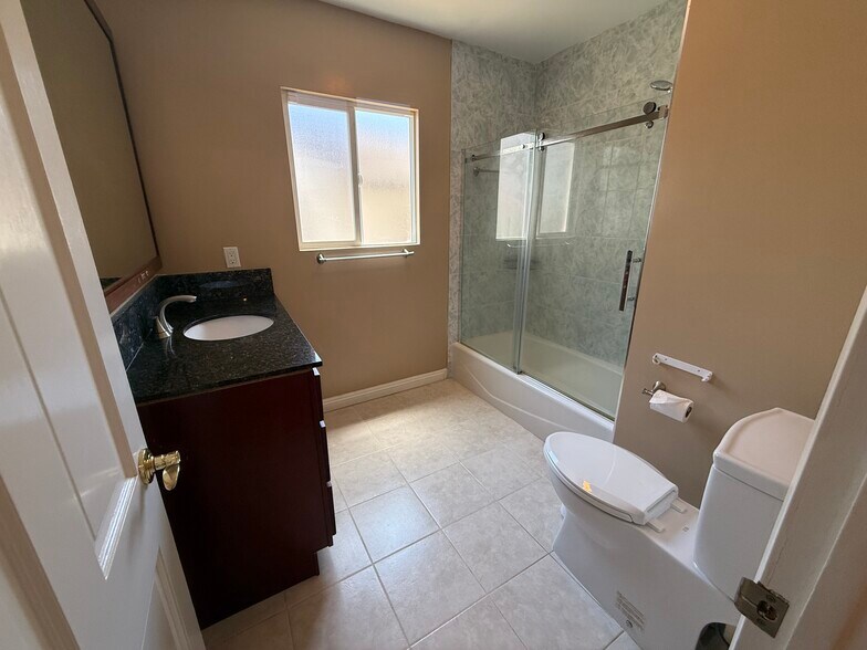 Building Photo - 1162 Panorama Dr