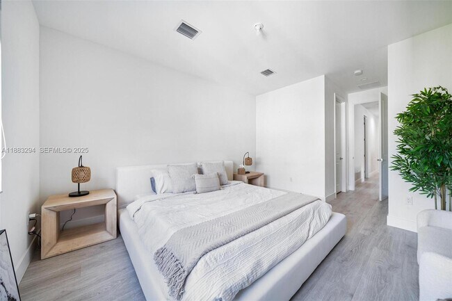 Building Photo - 4408 NW 80th Ave