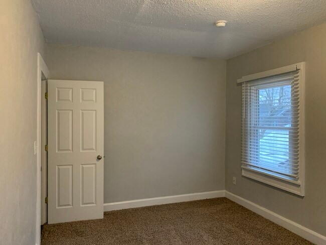 Building Photo - Nice Duplex off 38th & Carrollton
