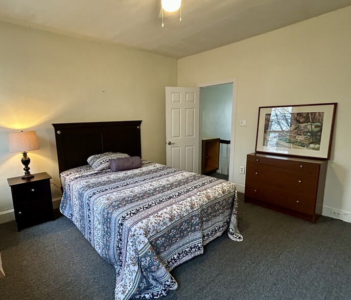 Floor 3 Bedroom w/Queen bed, dresser and walk-in closet (not in view) - 1425 N Lawrence St