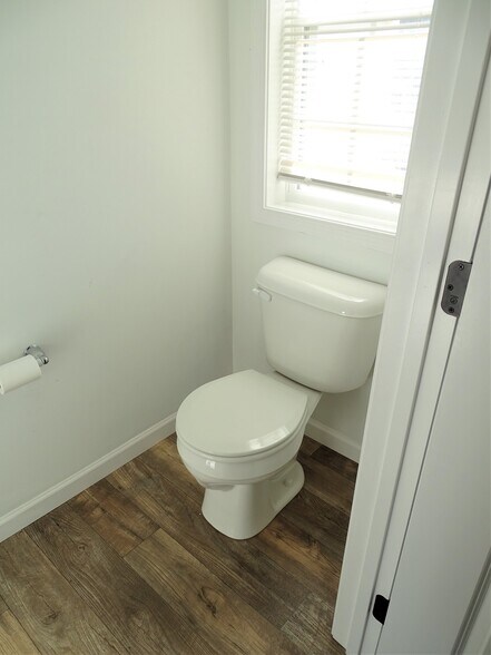 Building Photo - 229 Lakeside Xing